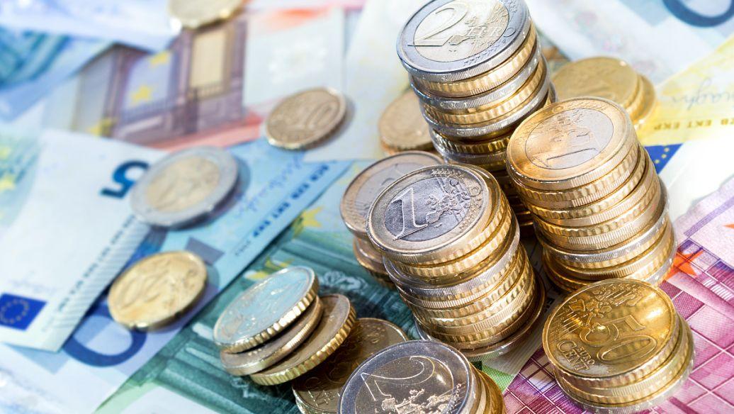 美联储9月将联邦基金利率上调至3.75%-4.00%，点阵图显示多数官员预期年内