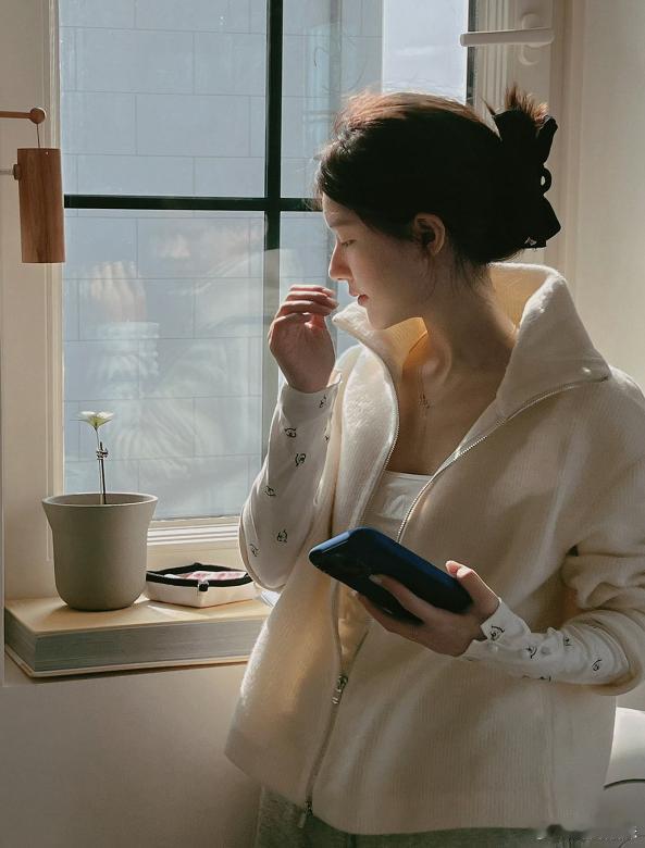 赵露思晒新照，状态还不错！ 