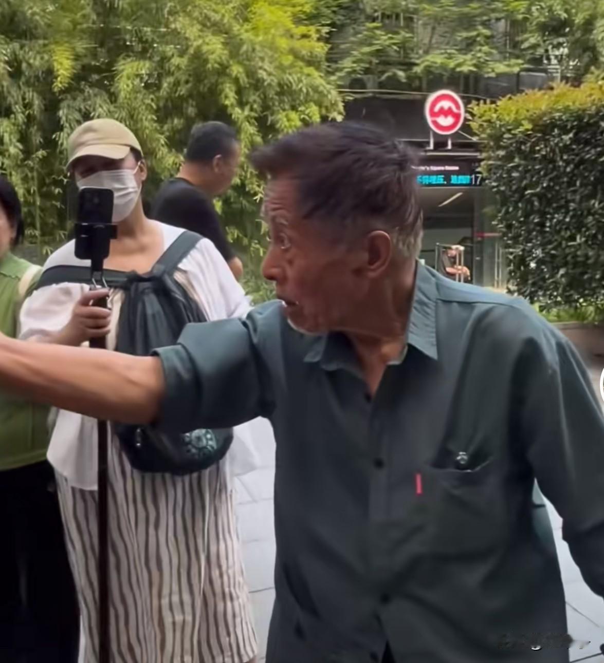真的看不下去了！

说句大实话！上海建工爷叔，就是贪小便宜、本人挺好，是身边圈子