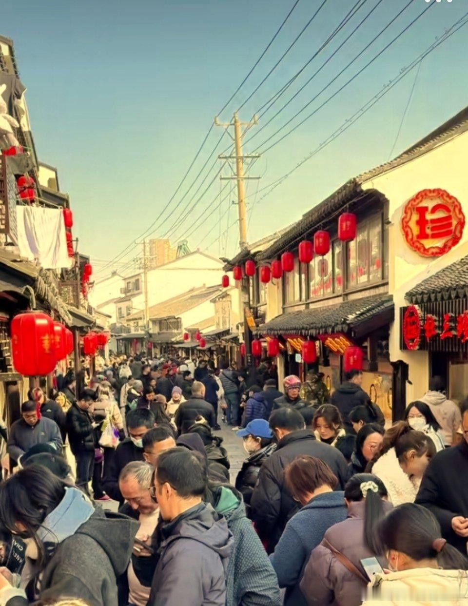江苏年味  苏州年味 烟火气最旺的苏州老街当属葑门横街了不仅人气旺各种接地气的小