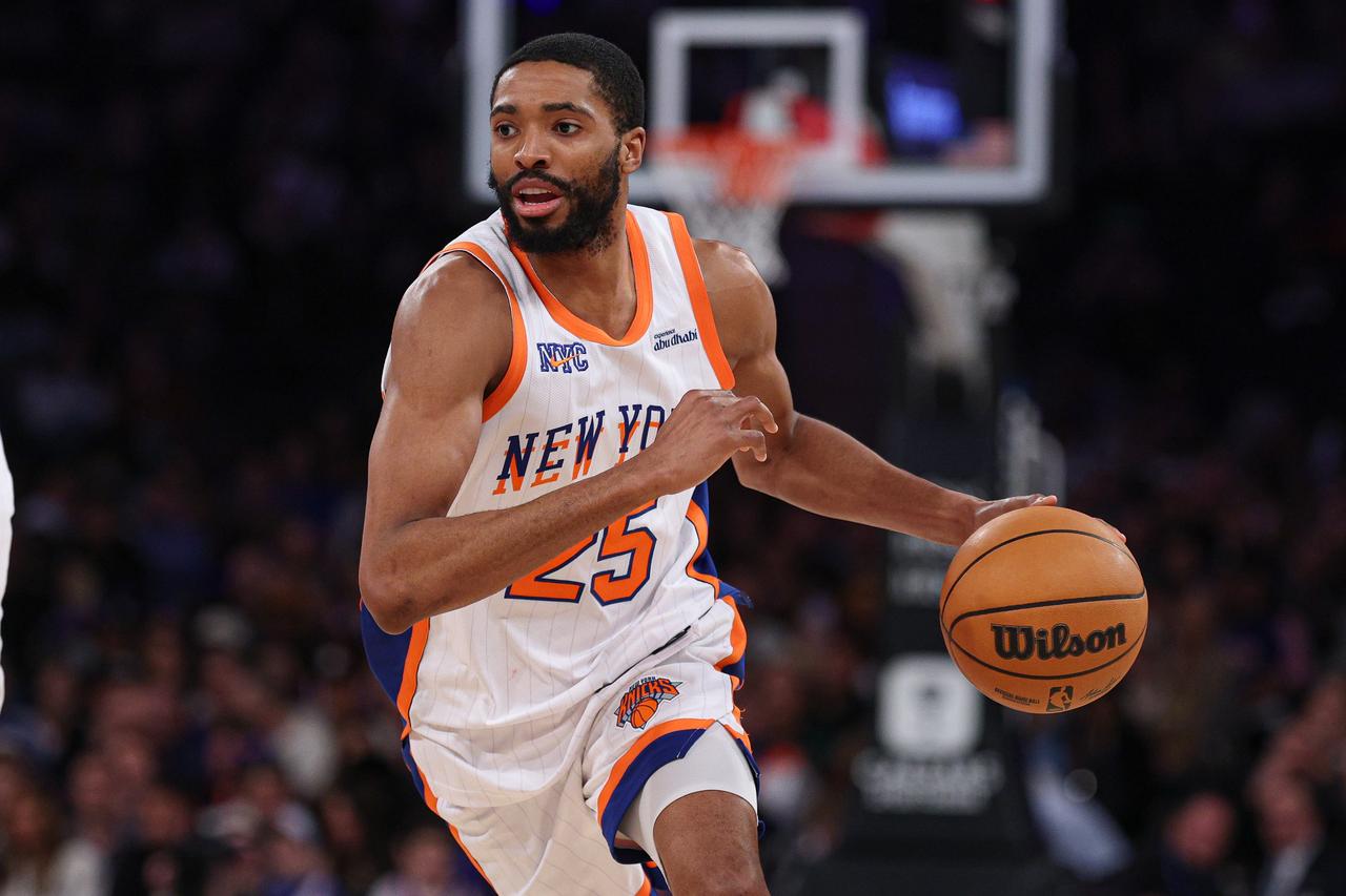 这哥们是目前NBA第一铁人——大桥-布里奇斯！
    当打黄金年龄29岁，身高