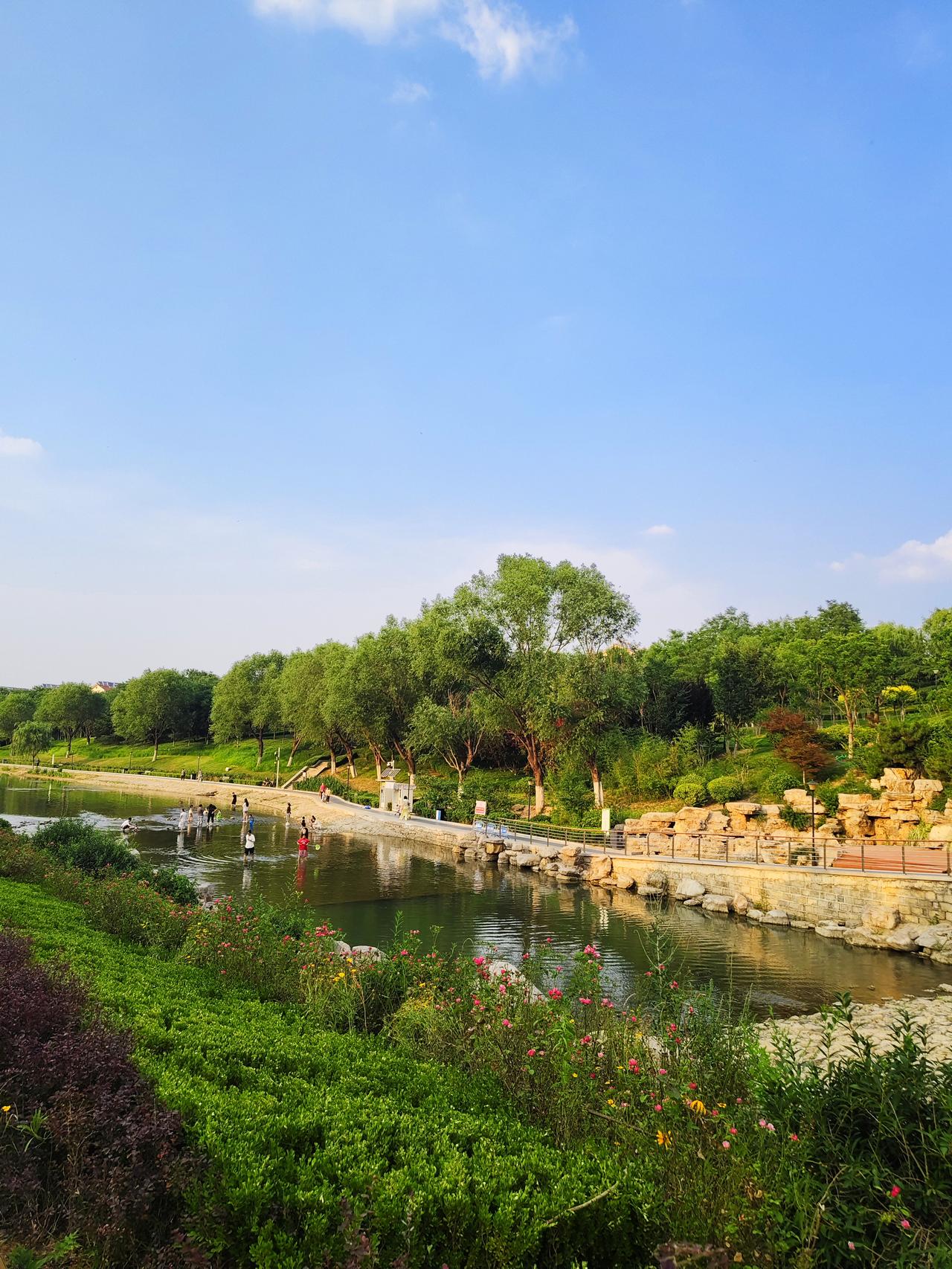 天太热去哪儿遛弯呢？想来想去，感觉还是济南孟家水库风景区，因为那儿有哗啦啦的流水