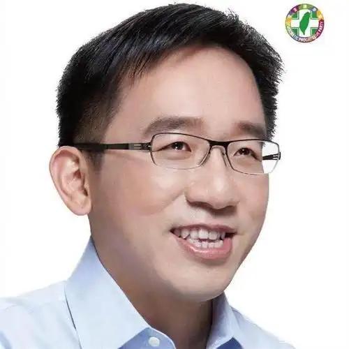 越是重要的事，有时越安静。

桃园机场里，9个人没有接受欢送，没有留下合影，只是