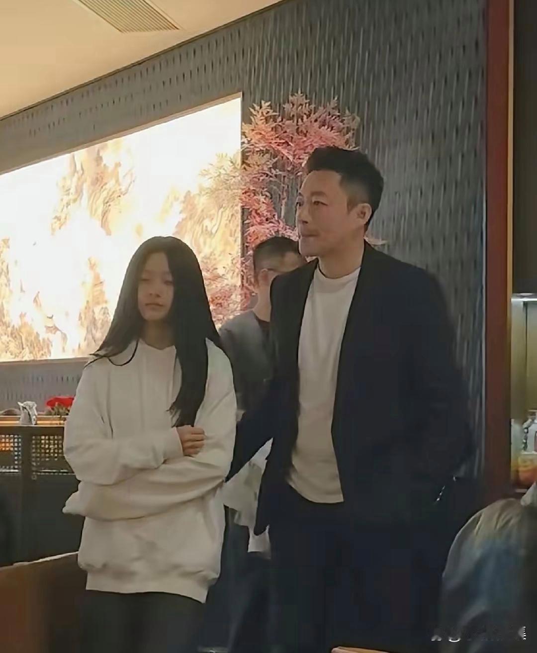 大S女儿小玥儿，简直‌是大S的翻‏‌版‌，活脱脱‏就像大S本‎人。 ​​​