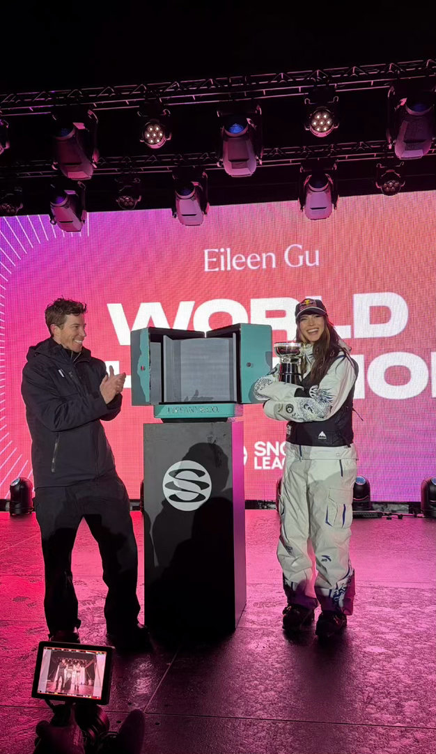 再夺双冠！谷爱凌斩获雪萌金牌+第一季雪盟世界冠军，赛场表现依旧统治力拉满✨自由式