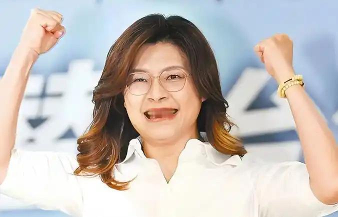 今天，国民党主席交接，朱立伦向郑丽文交棒。
        前几天，在郑丽文准备