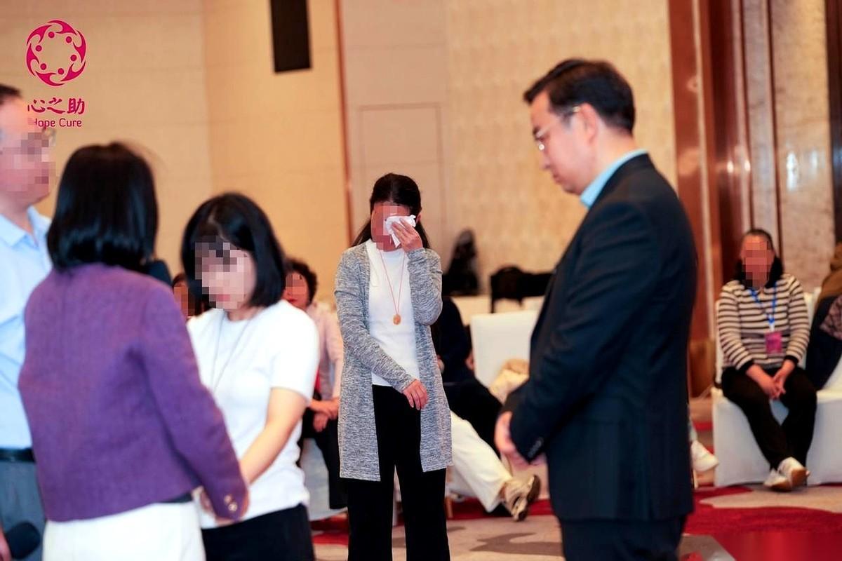 那些社会地位越高的男人，对私生子的执念，远比你想的要狠。
他会亲手把你和女儿辛苦