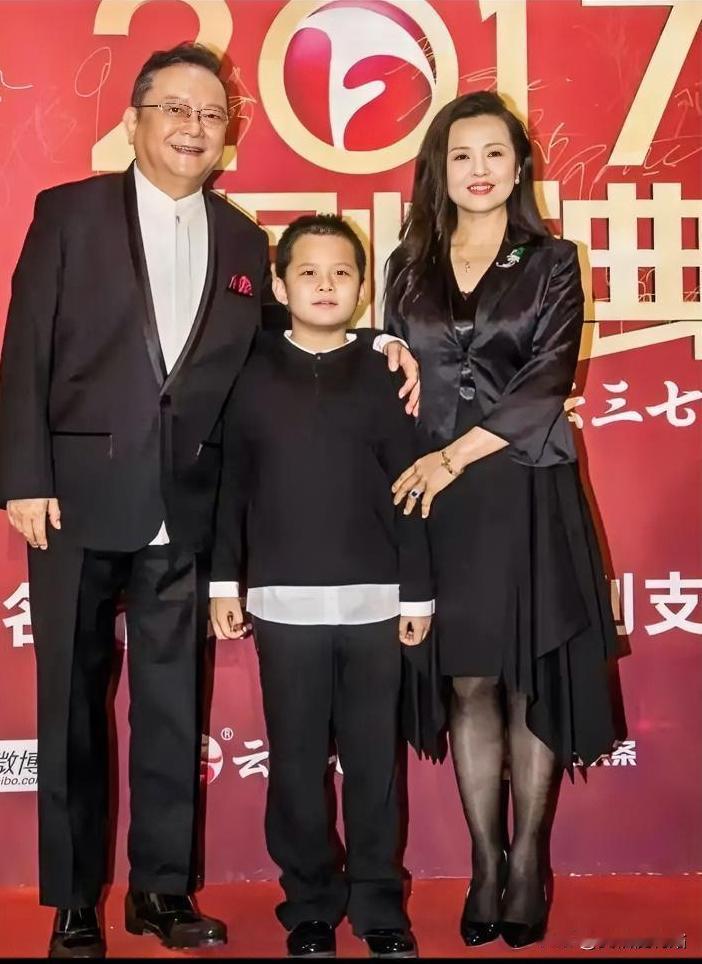 77岁的王刚，60岁的时候得了一子，本以为晚年可以安享清福，没想到现在17岁的儿
