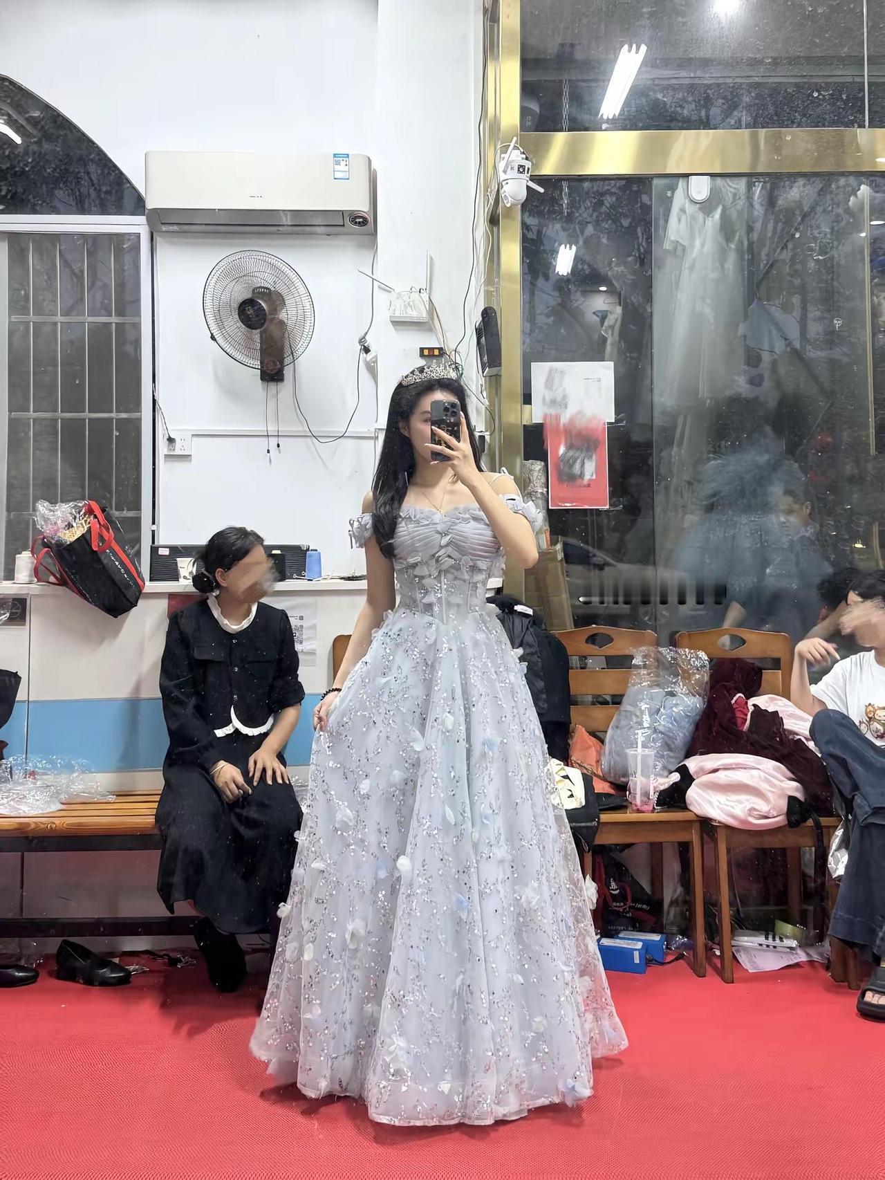 成人礼礼服出租 80三天 全国邮寄。千款任选