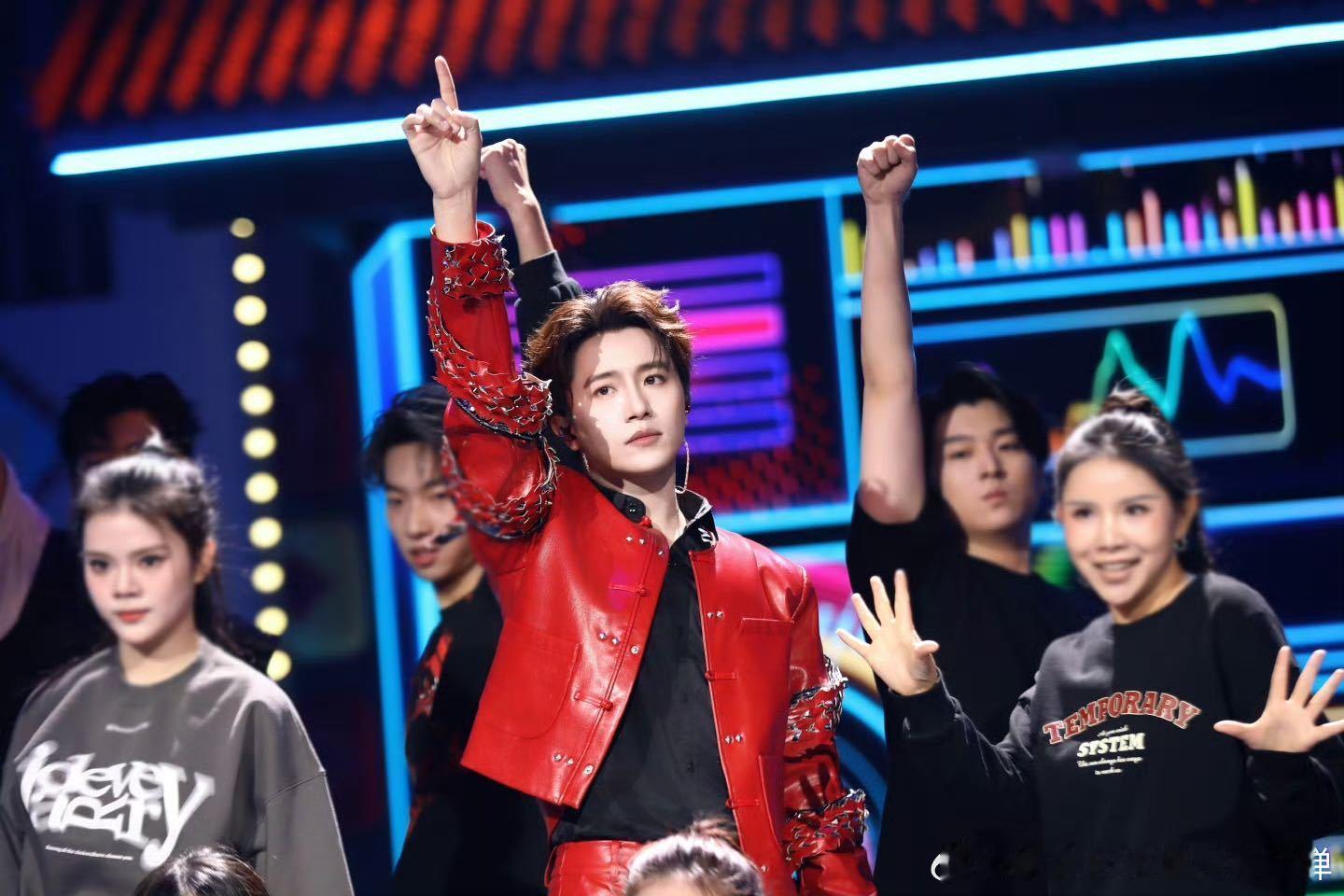 伯远最好的舞台黄渤上身 被伯远惊艳到！《最好的舞台》演出 “黄渤上身” 既视感，