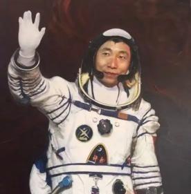 杨利伟为什么后来再也没有登天？其实，他能够活着回到地球就已经是万幸，在他攀登太空