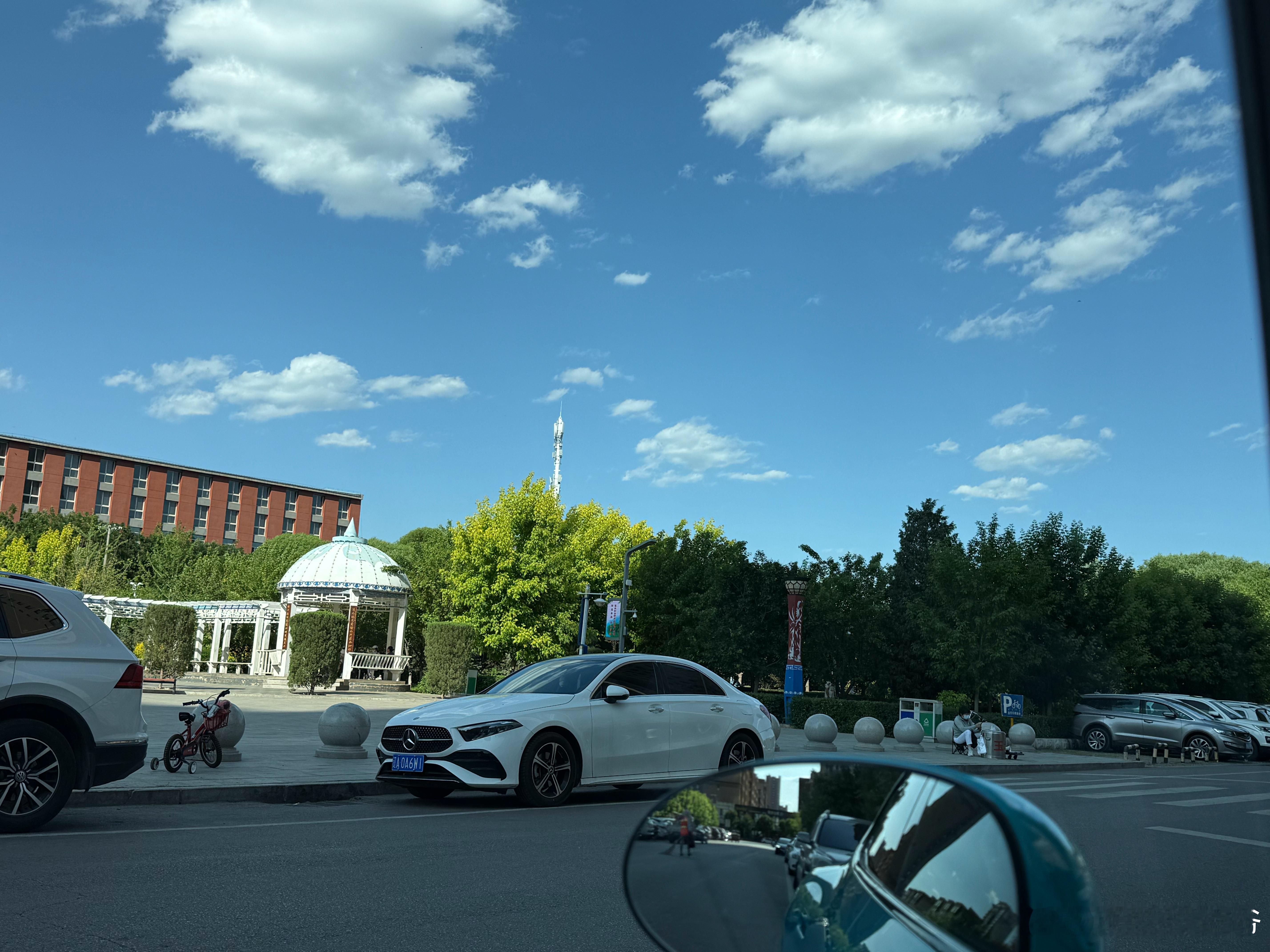 这几天深度测试了小米，目前驾驶超过了1000公里，从乡村道路到城市公路，再到高速