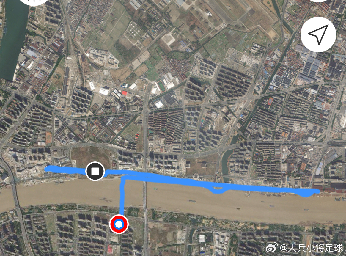 压着跑 樱花烂漫几多时？柳绿桃红两未知。 