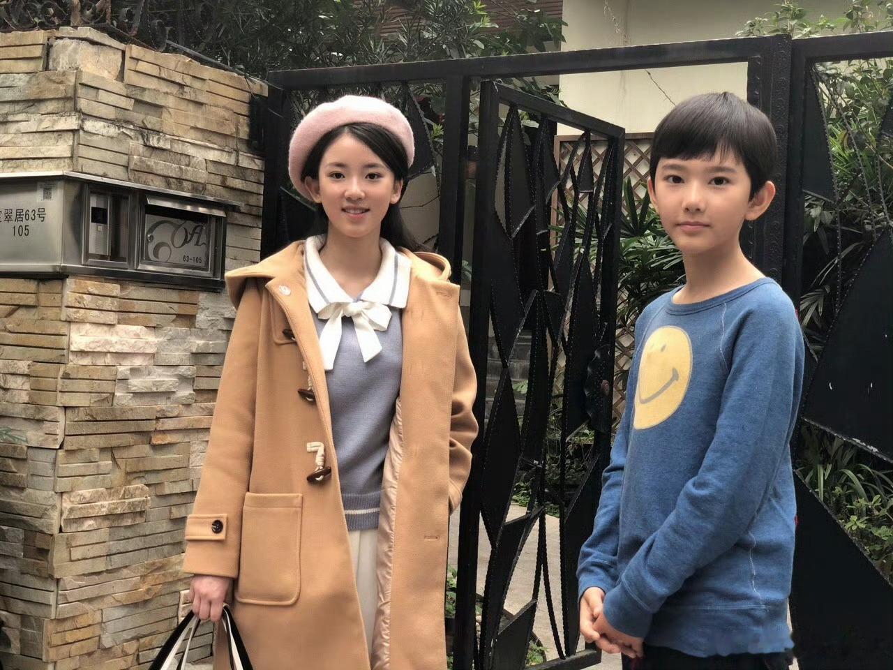 18年的全儿和黄杨妹妹。。震撼。。 