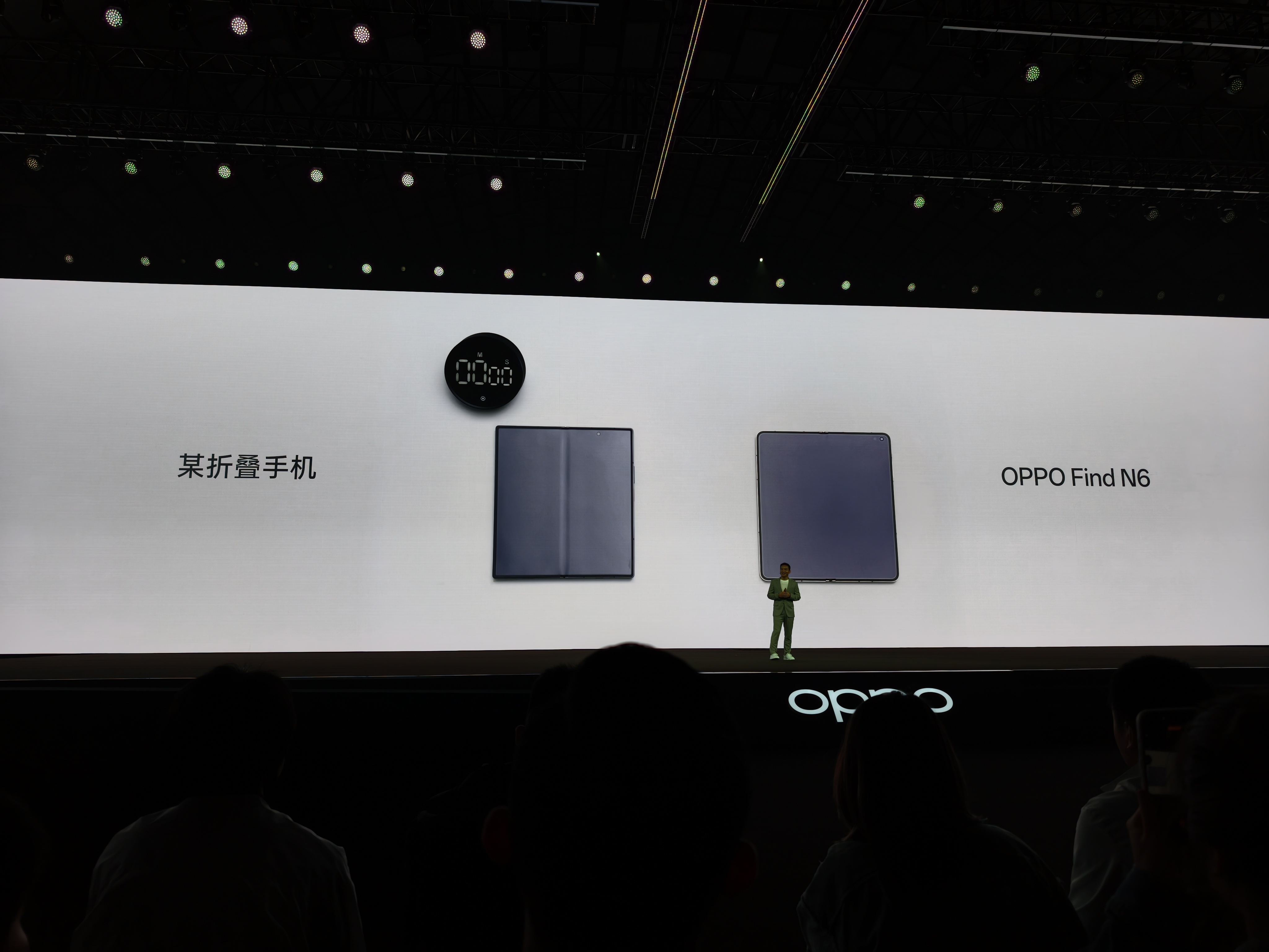 OPPO发布会现场直接对标三星折叠屏直接把三星按地上摩擦都是正常的数码资讯科技数