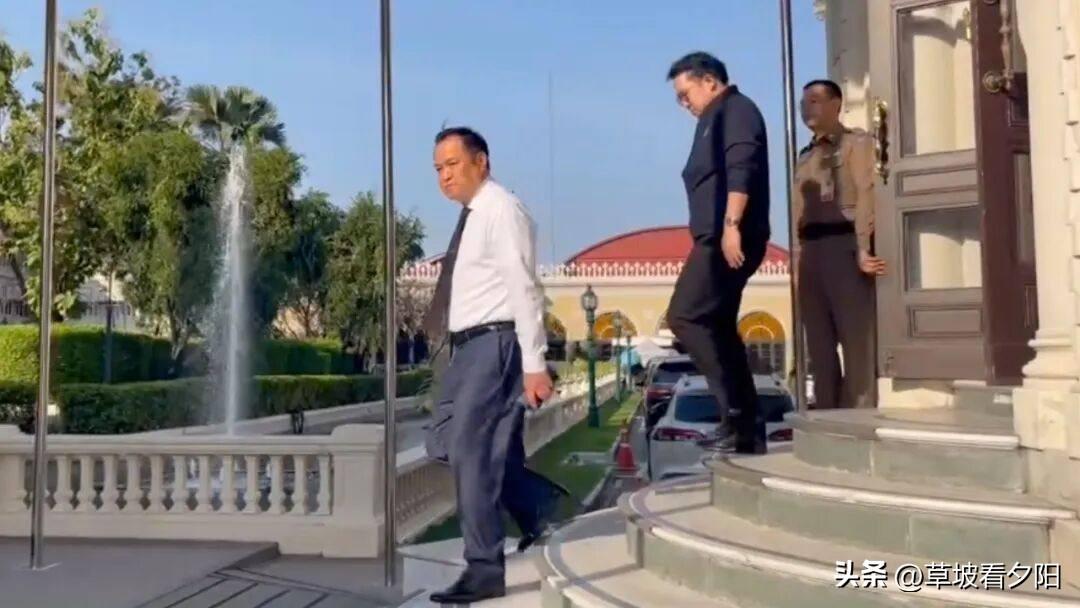 刷到合艾洪水的消息还挺揪心，结果看到泰国总理阿努廷今天直接奔灾区了，瞬间觉得踏实