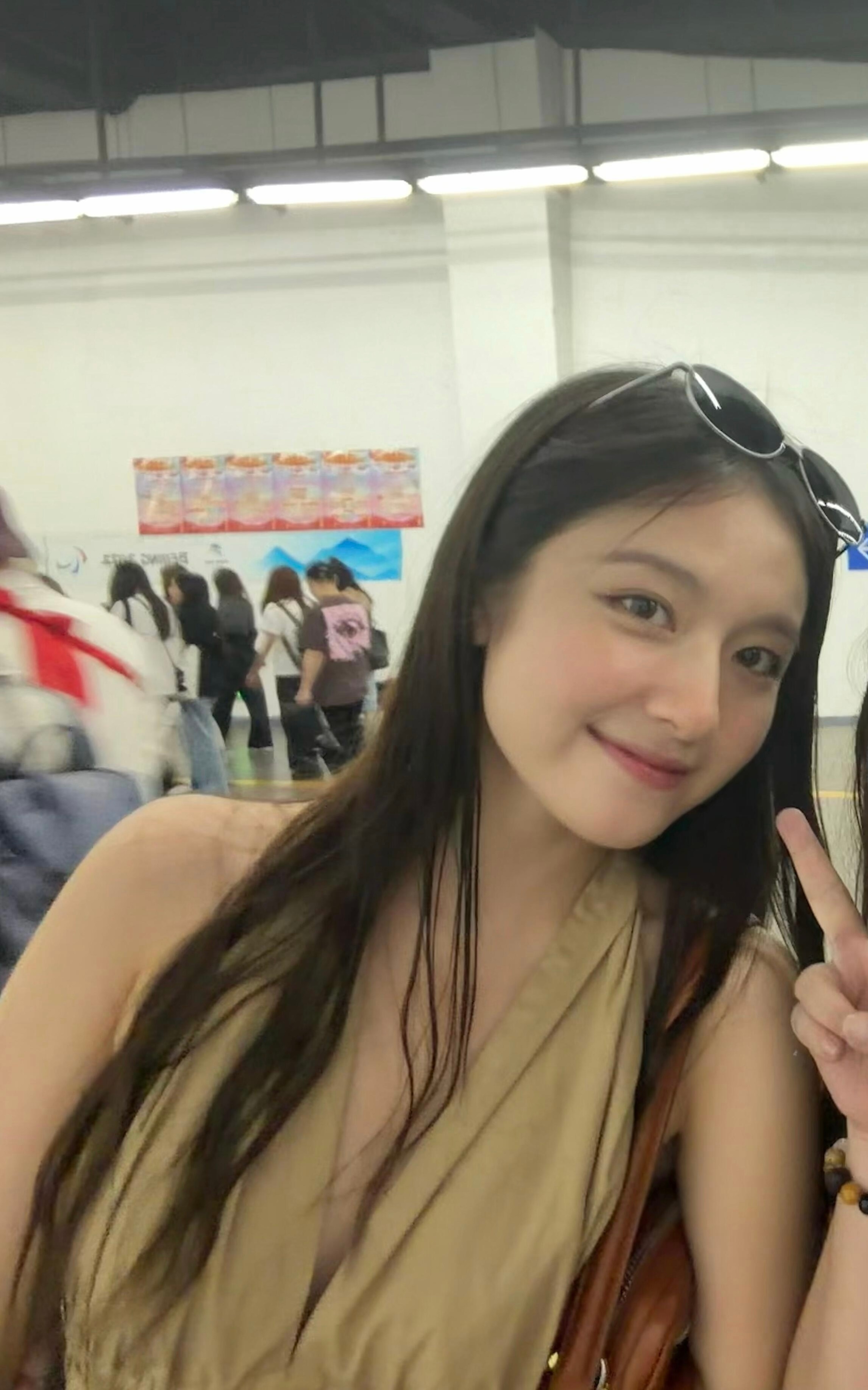 你是说看蔡依林演唱会散场偶遇李兰迪还被主动邀请自拍了landy我不舒服了（淡妆私