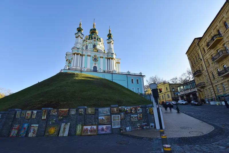 去乌克兰捡废品这生意，听着像能发财，实则风险重重。现在俄乌上千公里战线上，确实扔