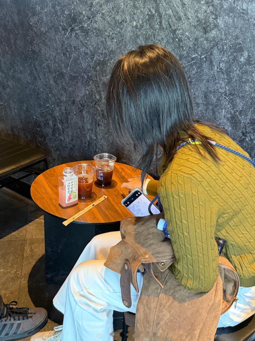 当我想喝的阿克苏美式却没有的时候~那就自己整一个芭乐果汁兑一下一杯芭乐美式就这么