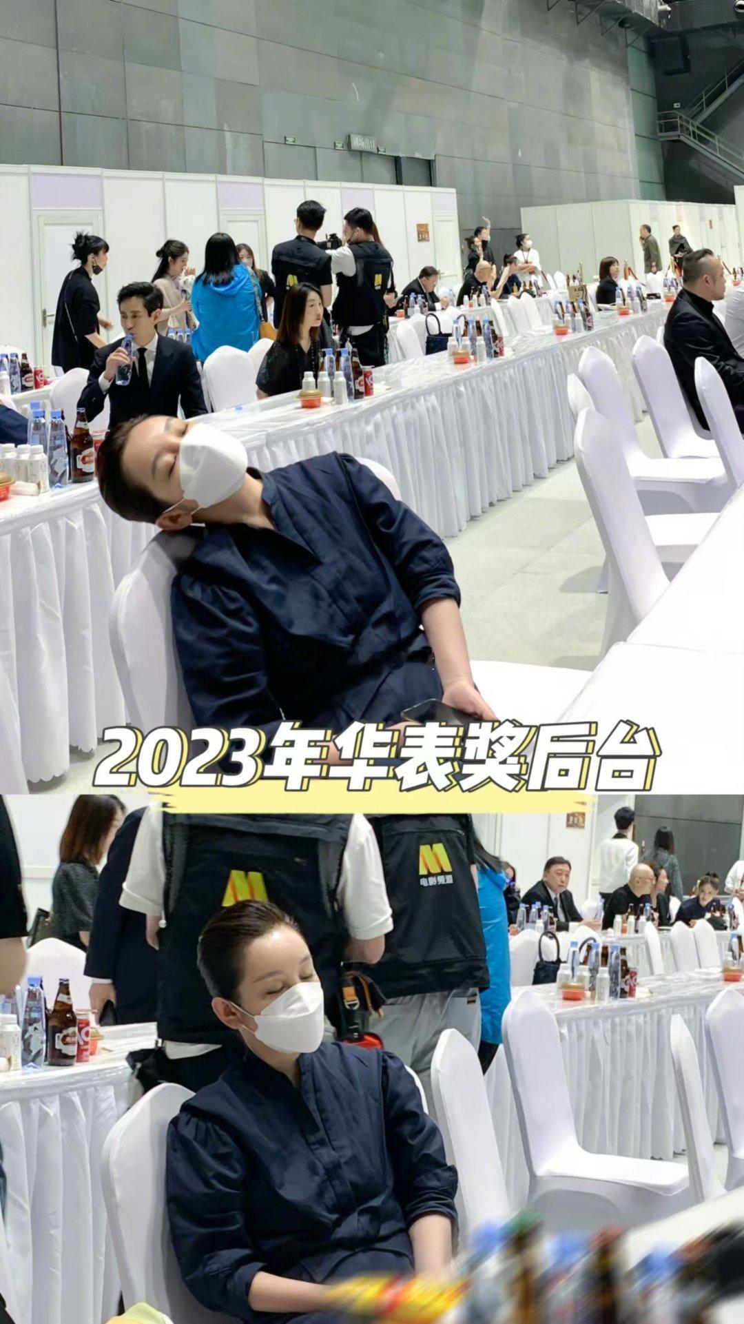 秦海璐又在金鸡后台睡着了  姐姐的松弛感真的让人羡慕，抓紧一切时间休息，只有调整