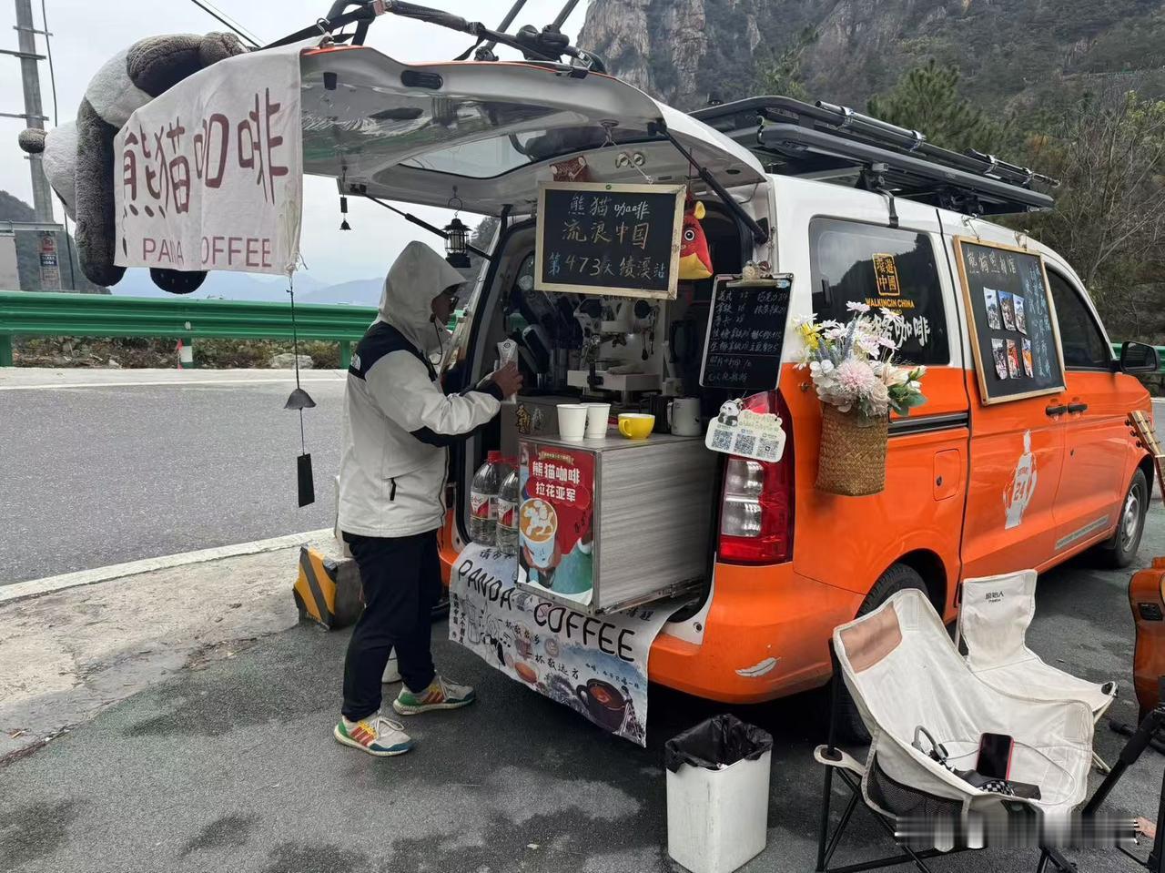 谁说现在年轻人就一定要好好努力学习，上个好大学，找个好工作呢？

其实大部分的年