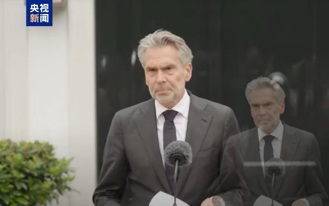 快讯！快讯！

荷兰首相斯霍夫在欧盟峰会突发管控中资安世半导体，以“安全审查”为