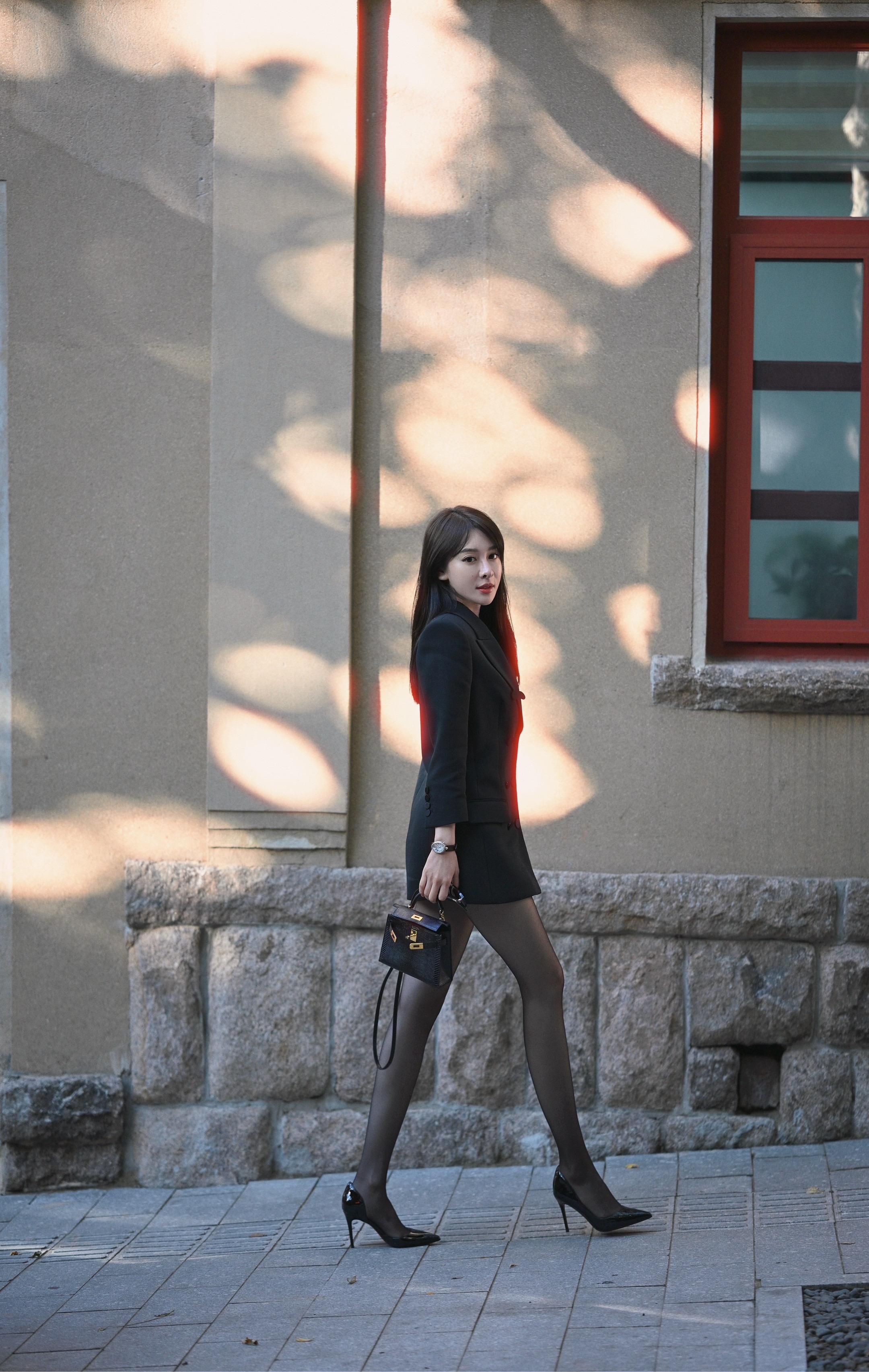 生活里缝缝补补 股市里挥金如土🤮。