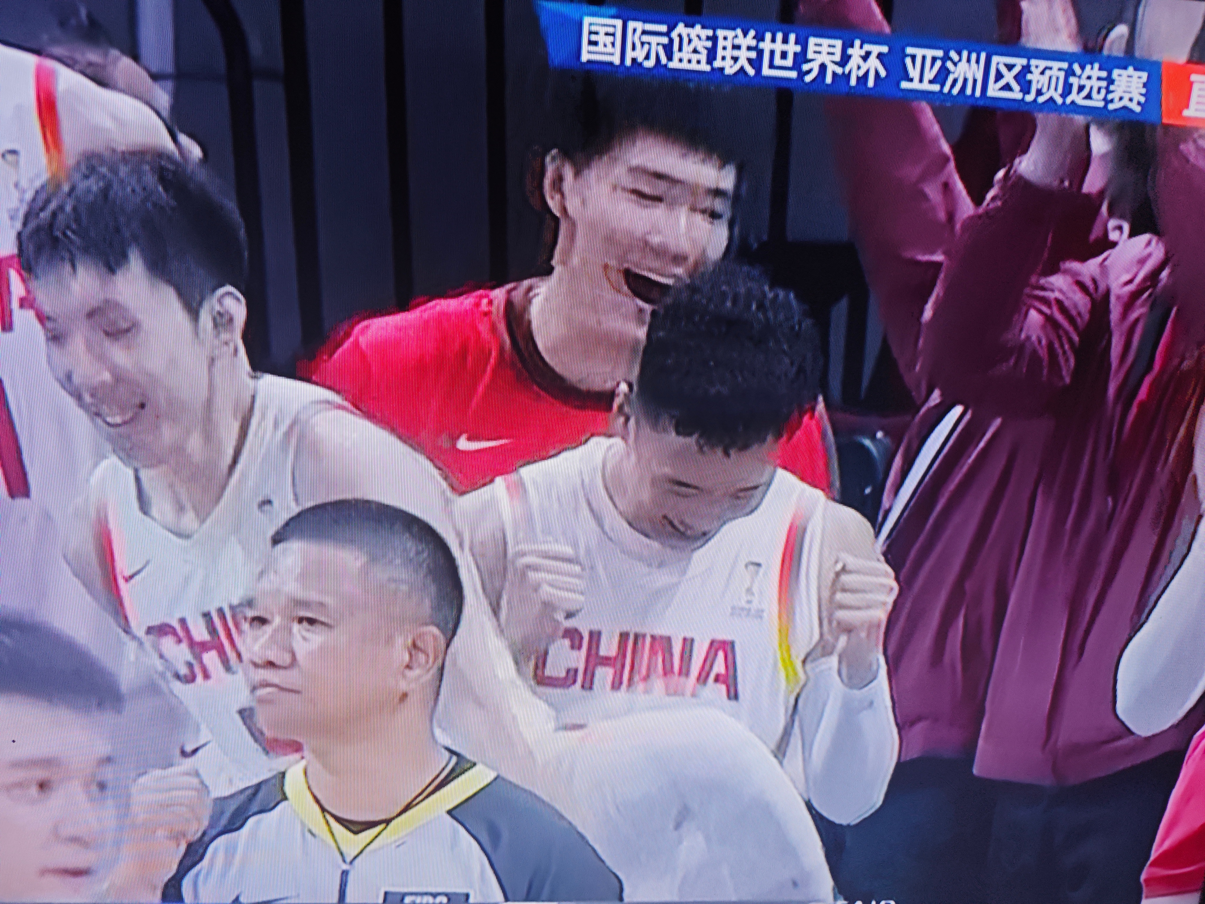 这场打得太臭了，首锅郭指导和赵睿，从中场前的换人开始乱的，贺希宁这么好的状态，直