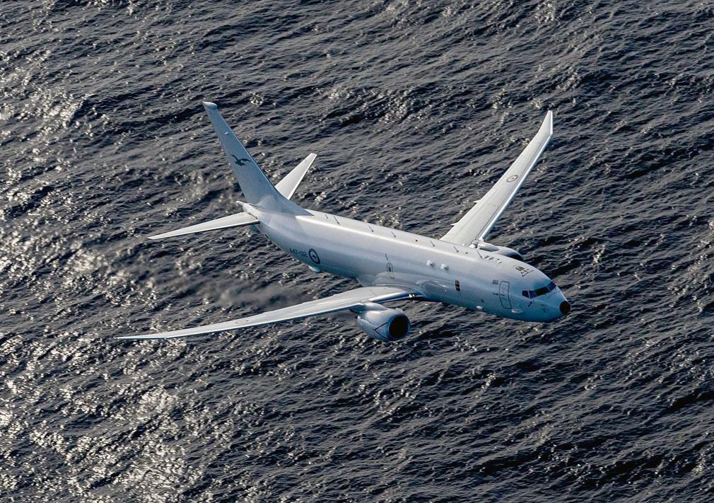 澳大利亚上次来南海，被我们的激光给照了一下，雷达烧毁，飞行员眼镜致盲，当时还反过