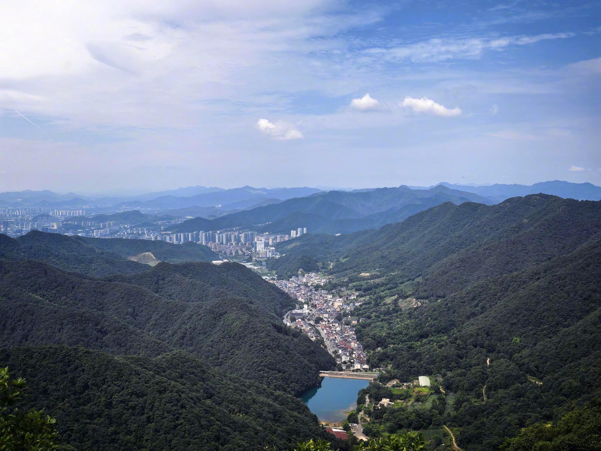 把山川湖海变成脚下的路爬完全程才理解“膝盖粉碎机”这句话的含金量！豆腐皮很好吃，
