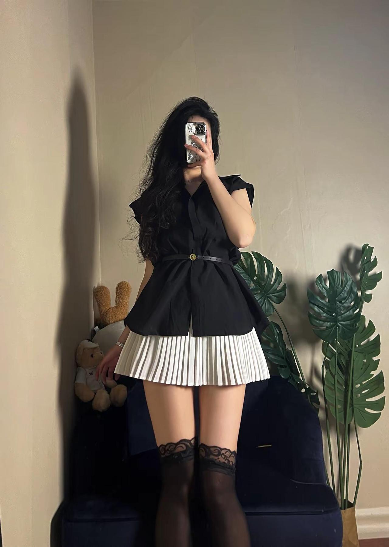 打雷我是没听见 我倒是知道下雨了今早上。我那风格多变的穿搭百褶