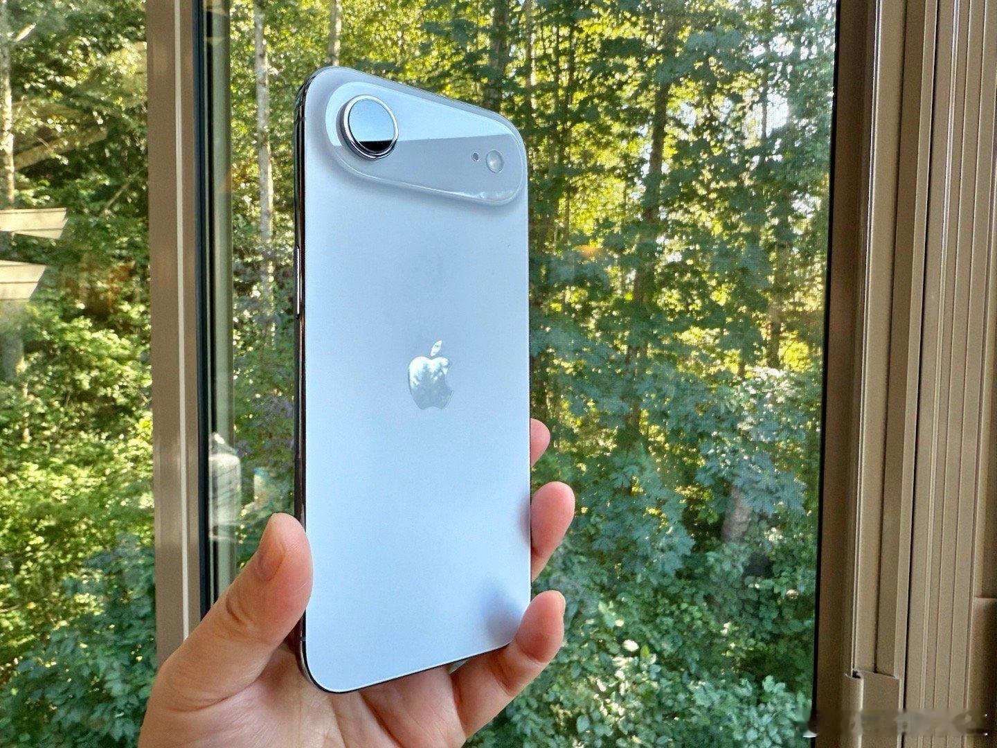 iPhone Air到了，比16 Pro Max“轻薄”很多，手感非常好，我喜欢