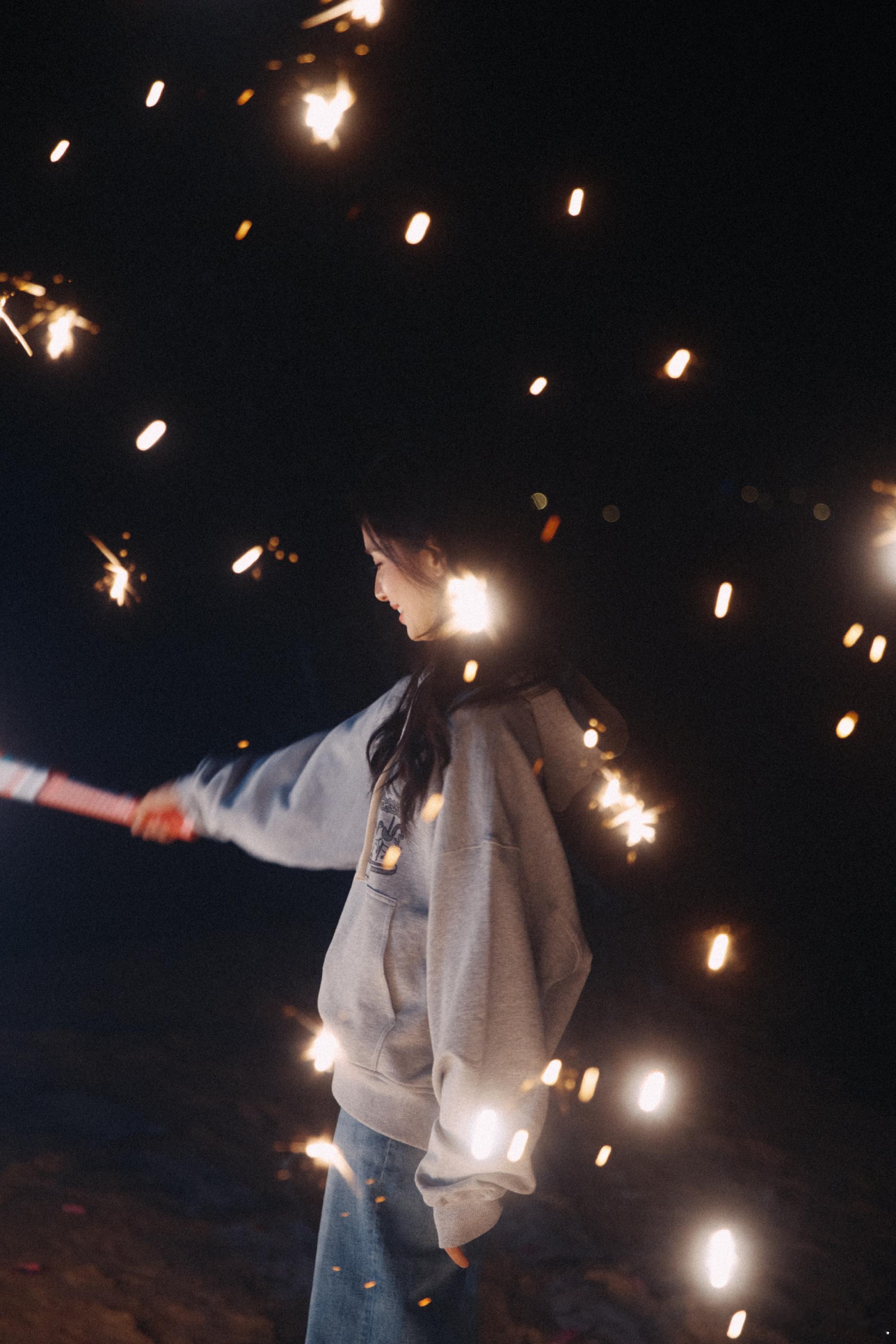 张婧仪富婆哦这么多烟花照好漂亮的公主