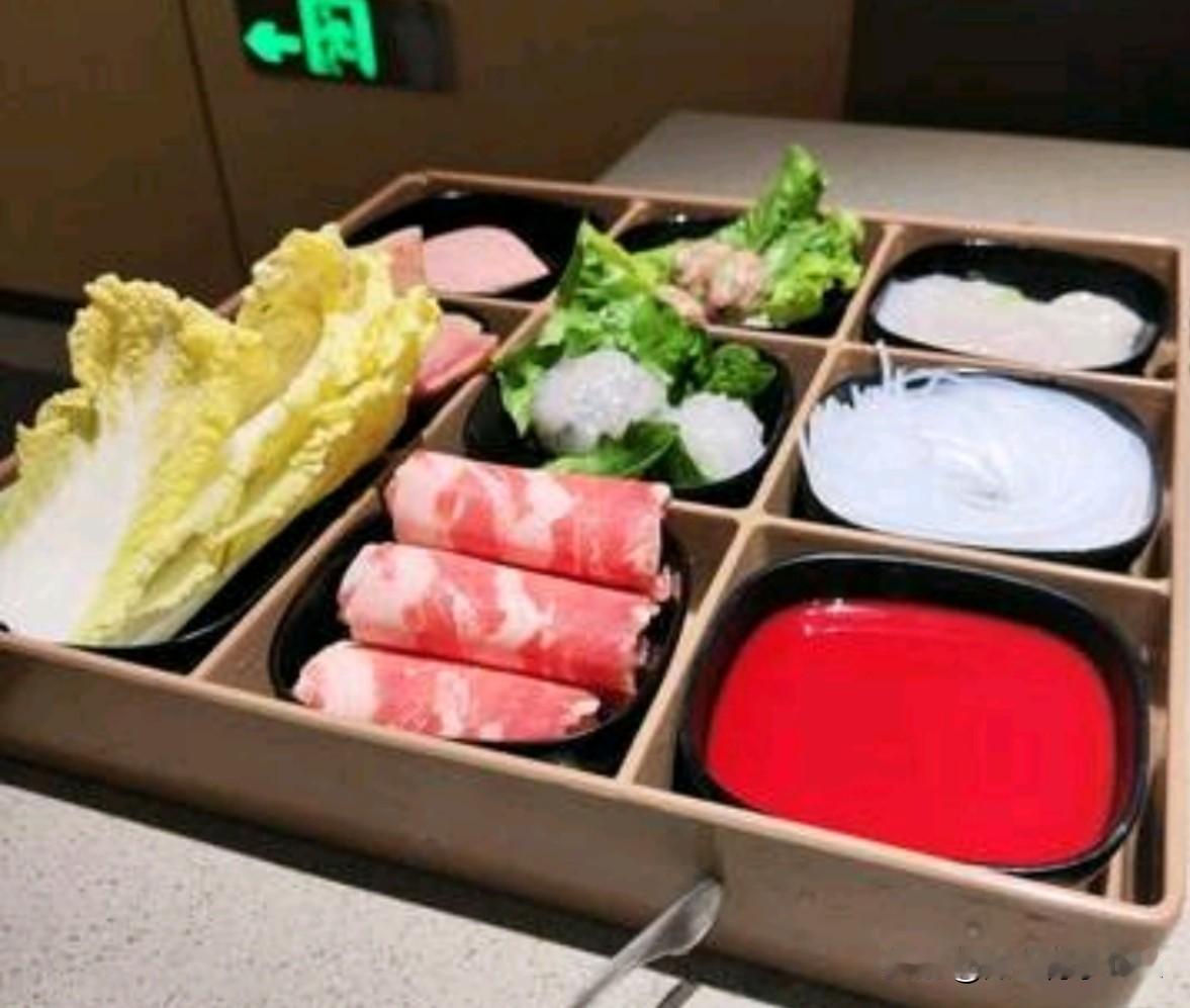 我认为餐饮界做的最成功的就是“海底捞”了，
无论是食材，服务，价格都很亲民到位，