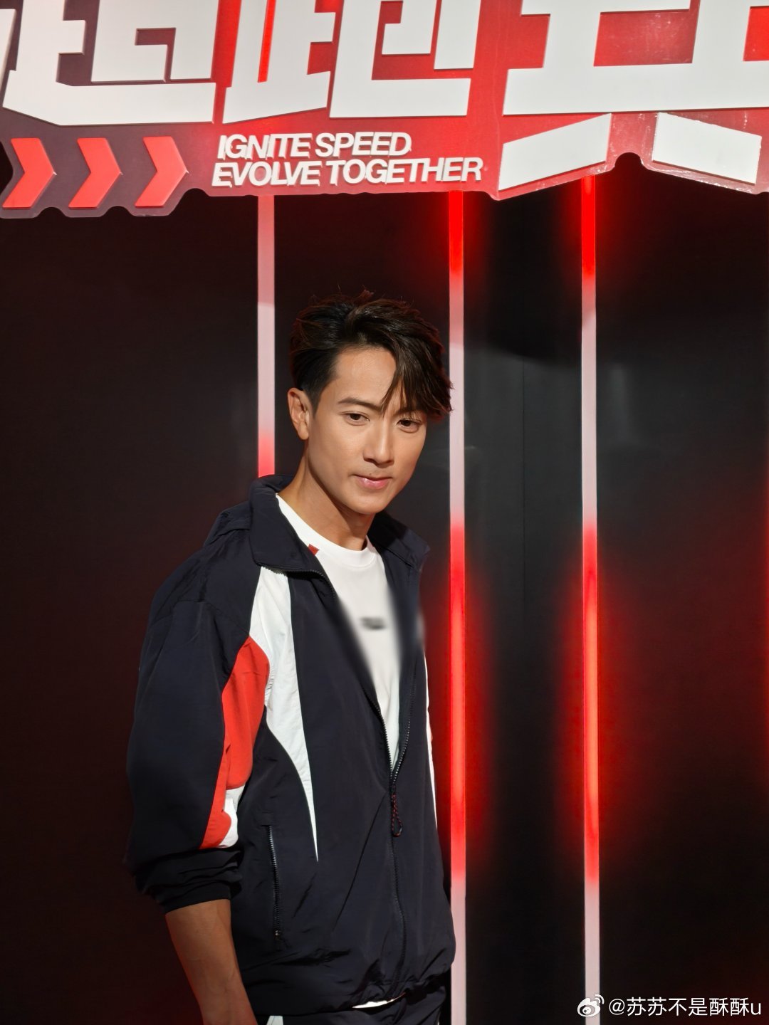 没人说过吴尊46岁还能这么帅啊冻龄男神实锤！利落有型精气神拉满，每一面都亮眼，完