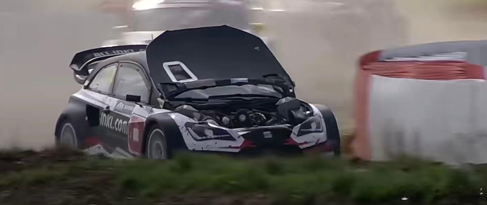 飞驰人生3 里掀翻前机盖盲开还真不是作秀，也不是之前埋的彩蛋更大程度上是还原真正