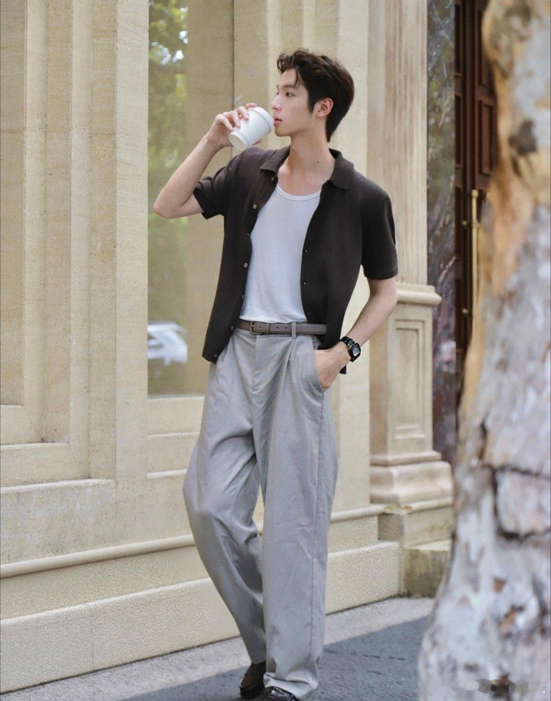 蛋白质对身体的重要性蛋白质要多吃，碳水要少吃。加油吧少年。 ​​​