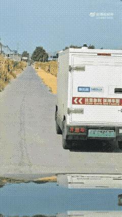 碾也碾了，爱咋咋地。
话说在公路上晾晒粮食，你还有理了！[呲牙]
