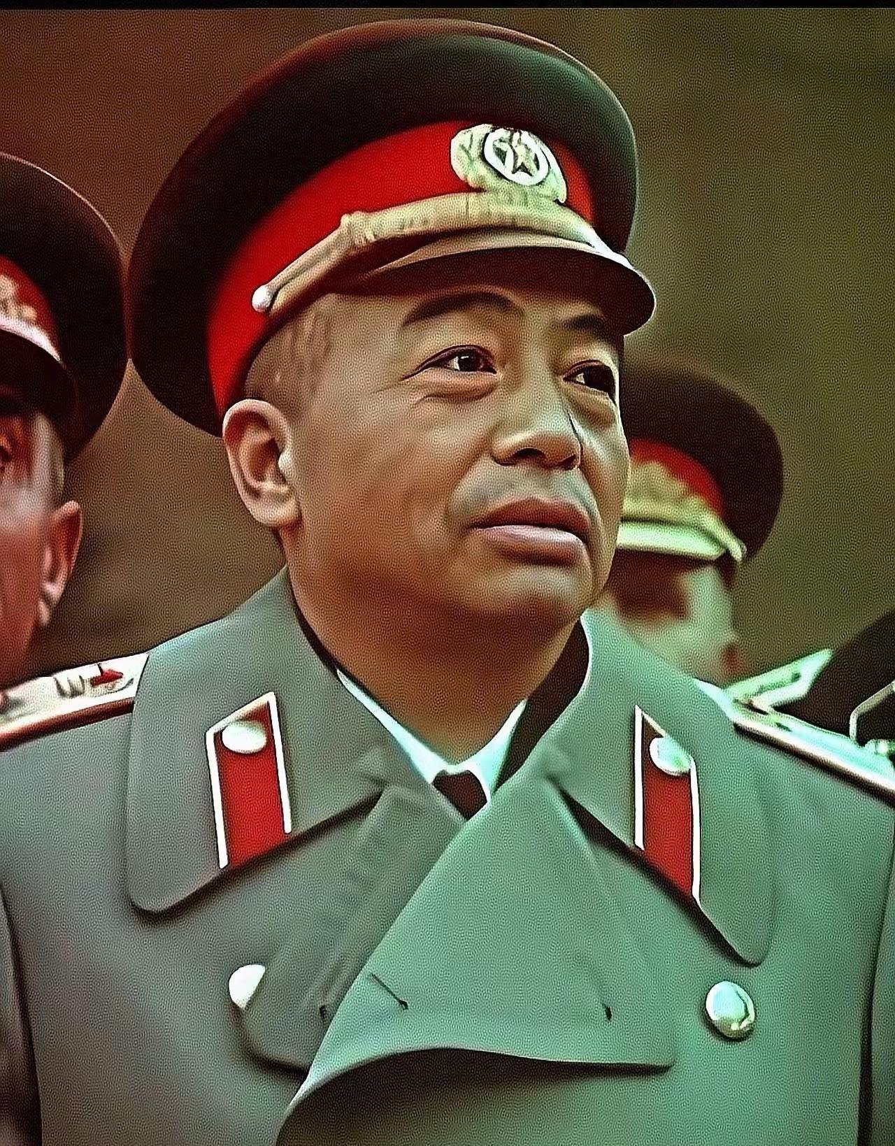 这是彭大将军身着元帅服的一张罕见照片。一身风骨，一生坦荡，为国为民，横刀立马，铁