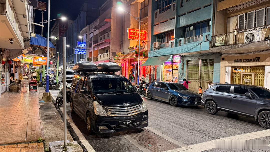 出发刚好一周时间我们终于来到马来西亚和泰国的接驳城市——合艾虽然这仍属于泰国境内