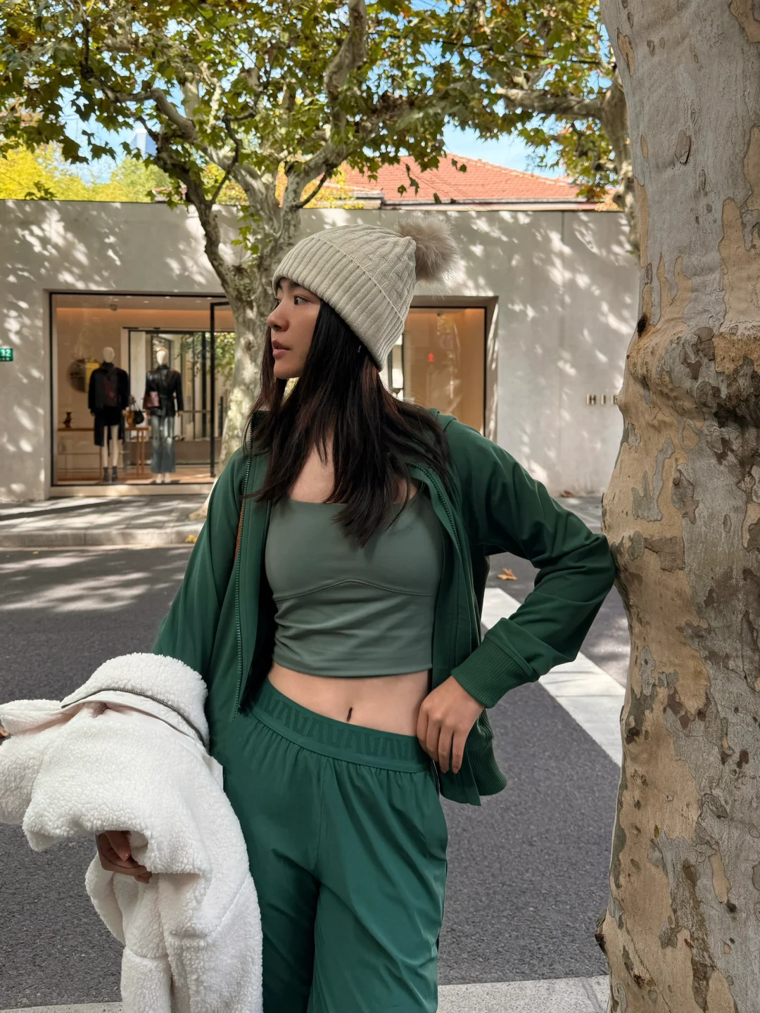 把自己打扮成了被雪包裹的圣诞树