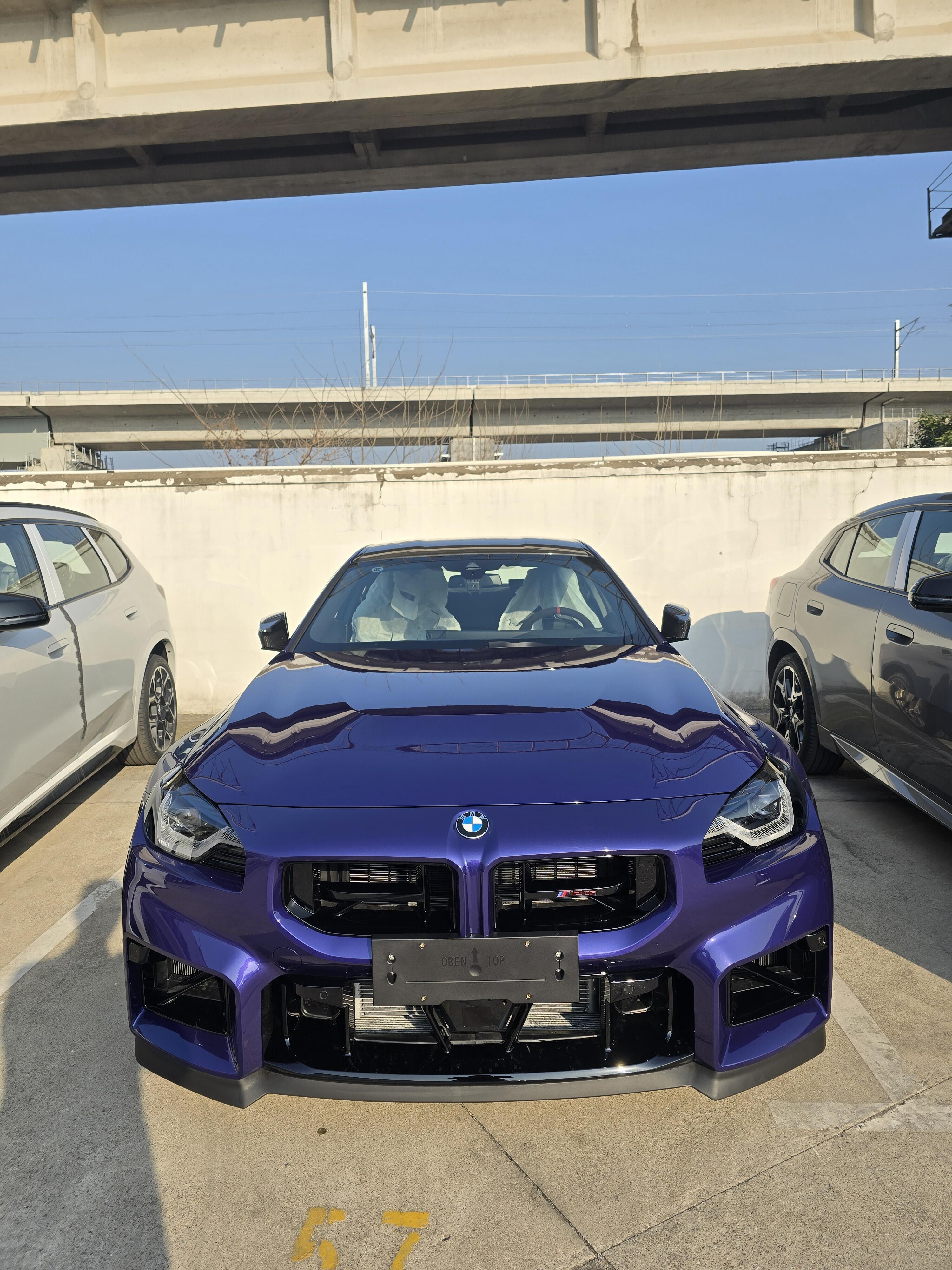 宝马M2CS   808000  天鹅绒蓝/黑2026 年1月生产，5月交付  