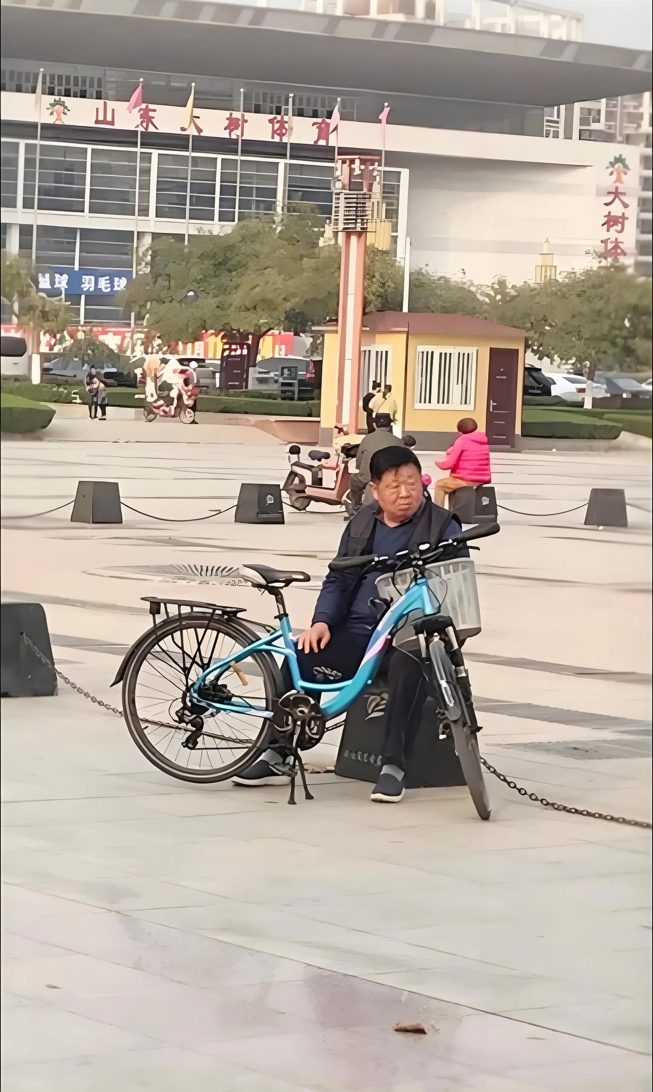 起猛了，看见一位故人，太像了！