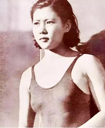 1937 年，19 岁 “游泳皇后” 杨秀琼结婚。她提出想避孕 10 年，丈夫爽