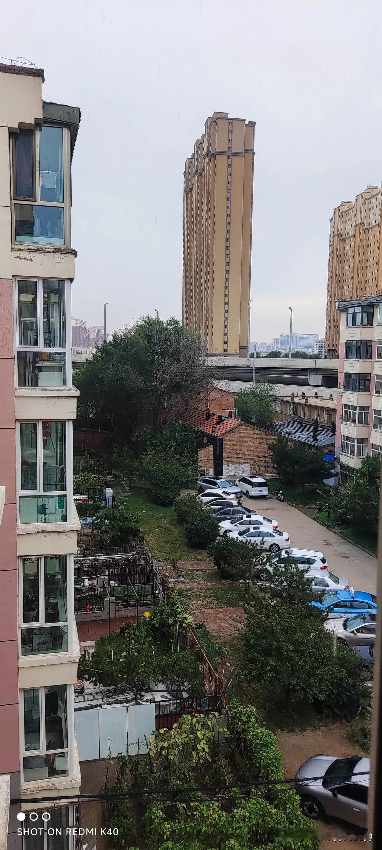 9月12日，呼和浩特下雨了

出去转悠了十几天，呼和浩特的夏天已悄然而逝，秋天的