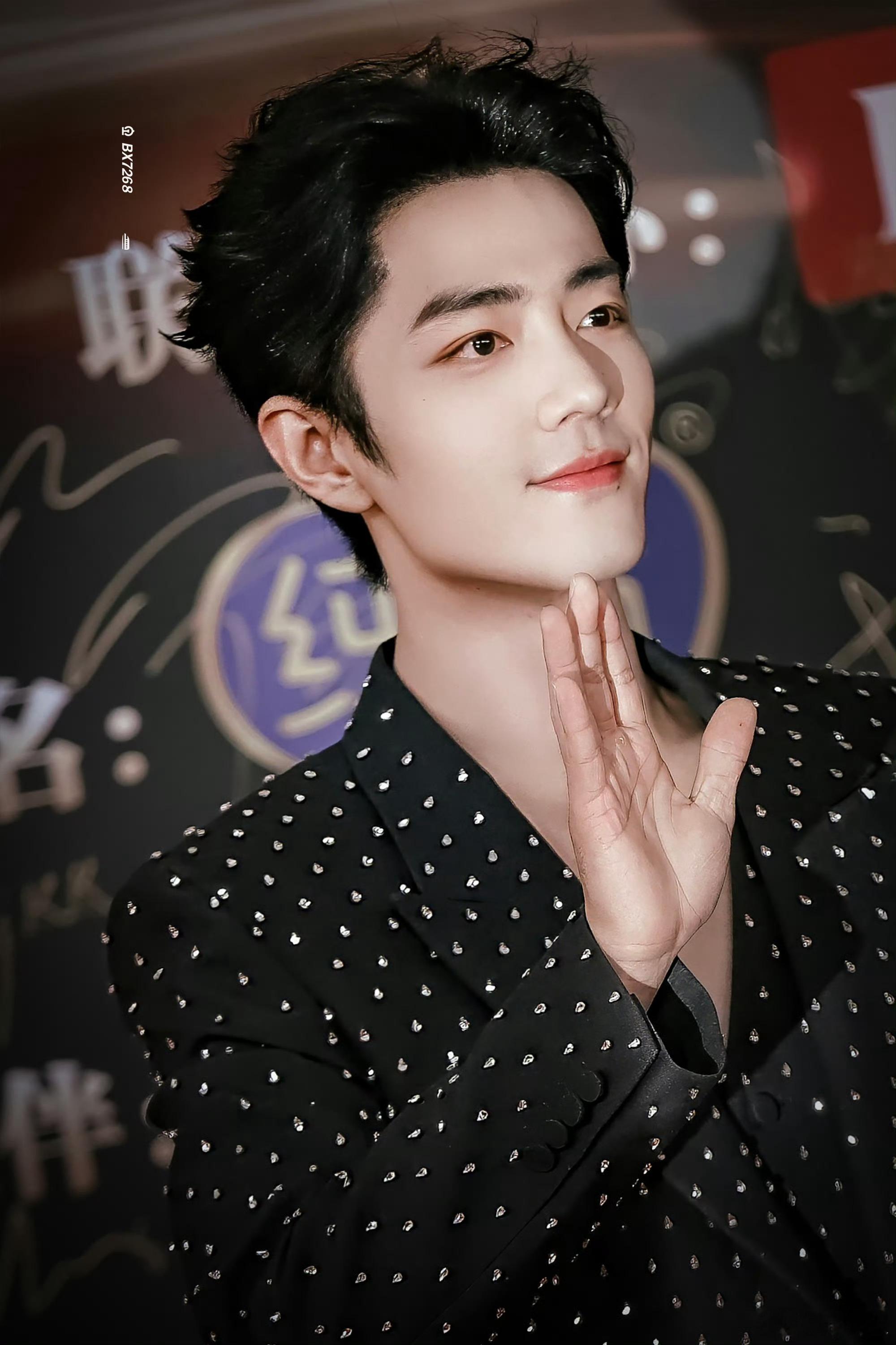 这套迷人，近看是blingbling璀璨闪耀美人，远看像穿波点的萌兔，纯欲天花板