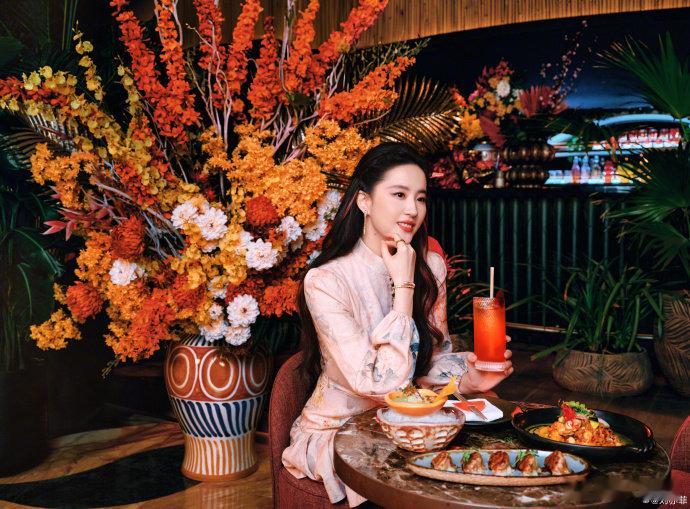 刘亦菲一条微博带火阿布扎比 刘亦菲的阿布扎比之旅真的是呈现出来了很多的惊喜和美好