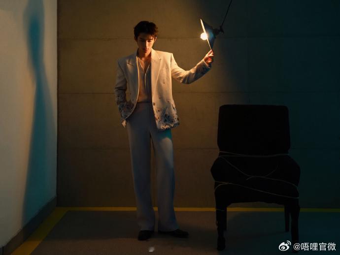 王星越冷脸将军 我不允许还有人没看过王星越冷脸将军，他真的和这个造型非常的贴合了
