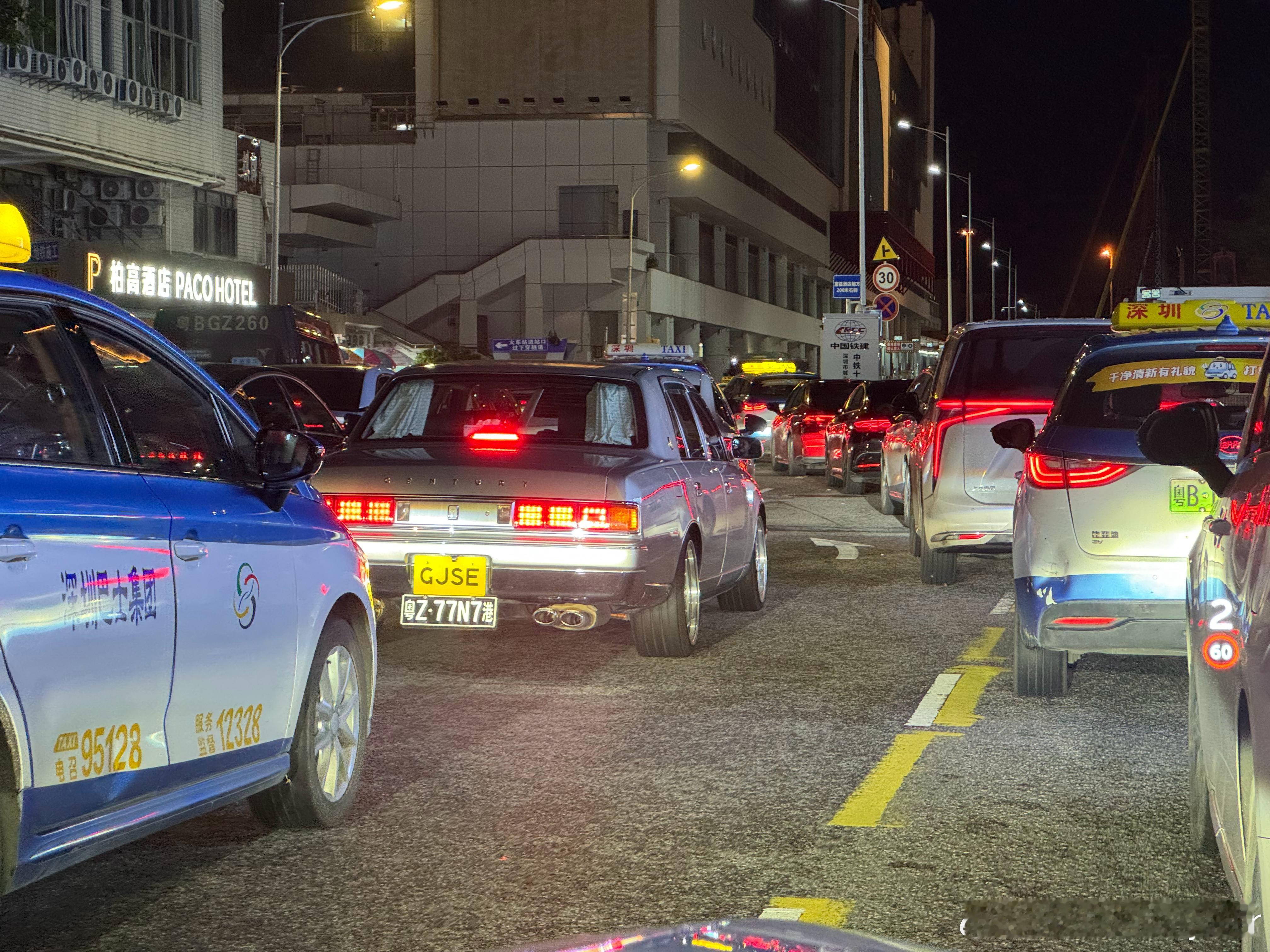 香港富二代嫌弃内地穷游客讲个笑话，香港人连香港人的钱都挣不到，还嫌弃内地游客了？