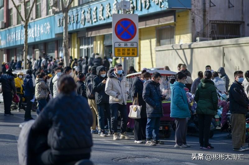 跑美团众包办理健康证有免费和付费两种方式。免费办理得有从事餐饮行业的工作证明，像